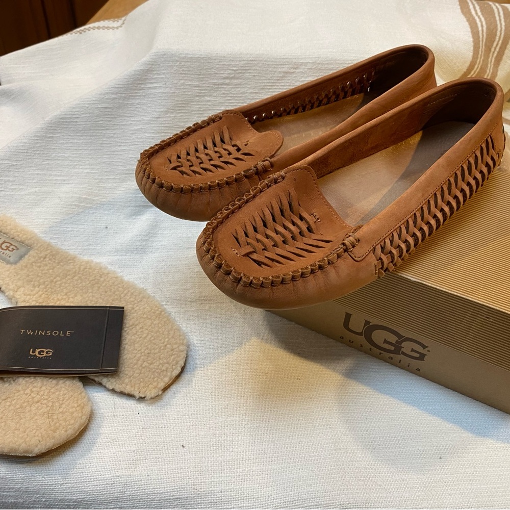 Like new- UGG twin insole loafers size 9
